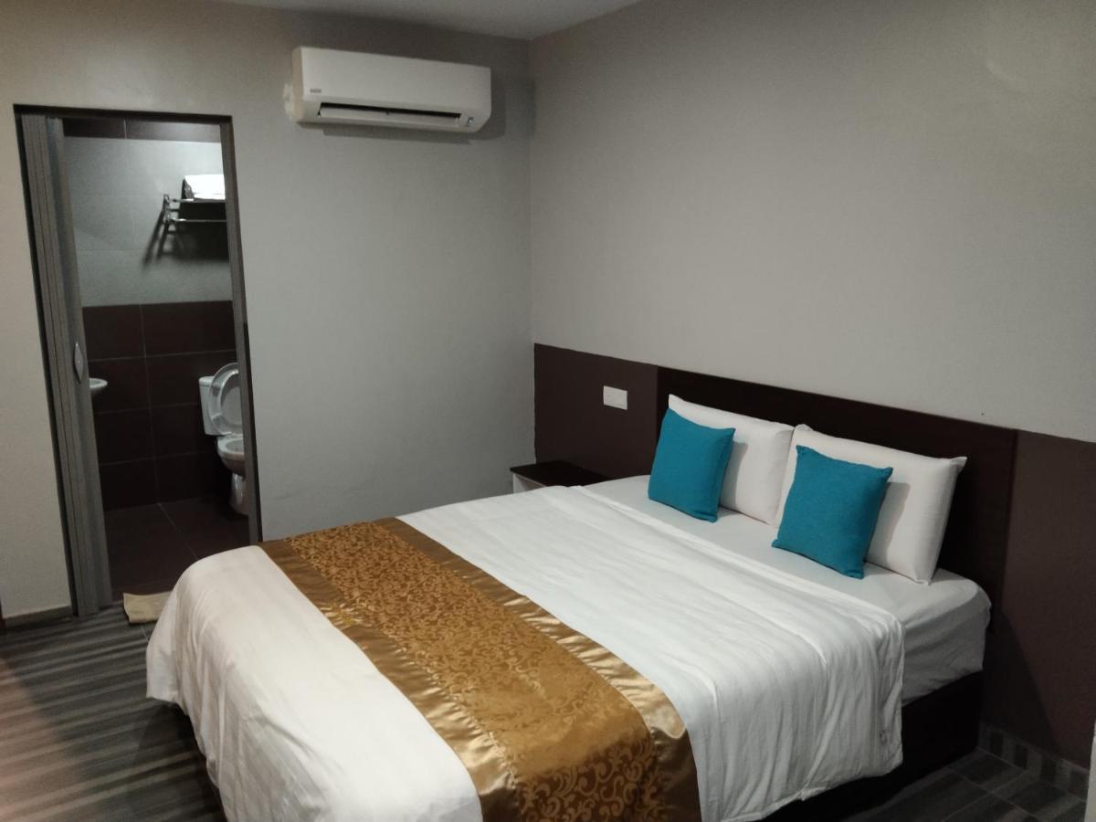 One World Hotel Kulai Exterior photo